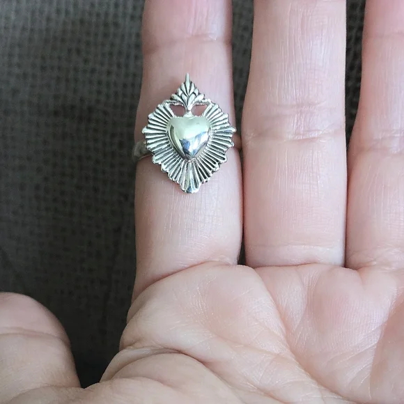 Sterling Silver🤍 El Sagrado Corazon (The Sacred Heart) Ring💍 - NWT - Picture 6 of 16